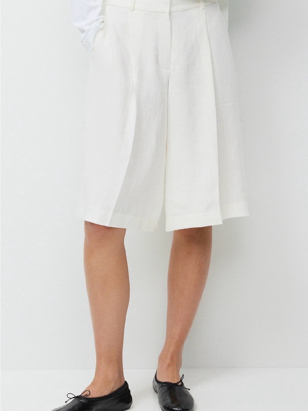 NWT Babaton Linen Jorts